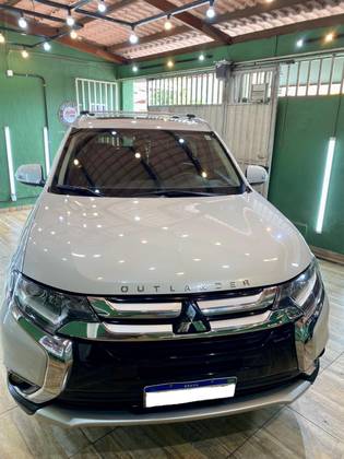 MITSUBISHI OUTLANDER 2.0 COMFORT 16V GASOLINA 4P AUTOMÁTICO MITSUBISHI OUTLANDER 2.0 COMFORT 16V GASOLINA 4P AUTOMÁTICO